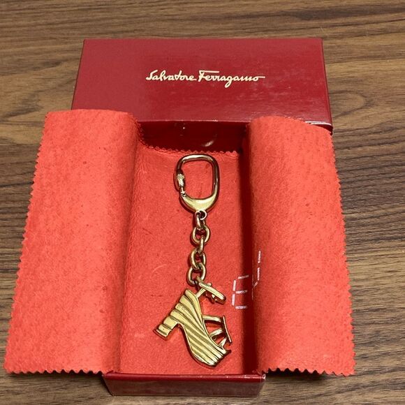 Salvatore Ferragamo Vintage Gold Tone Shoe Shaped Keyring or Bag Charm. - Picture 1 of 7